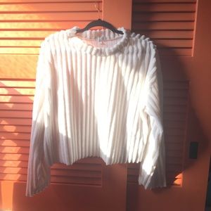White fuzzy sweater//top